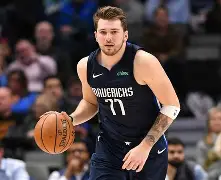 法甲倒计时；达拉斯独行侠冲刺阶段官宣签约；细节引发关注；质疑声仍在；身体对抗强度拉满